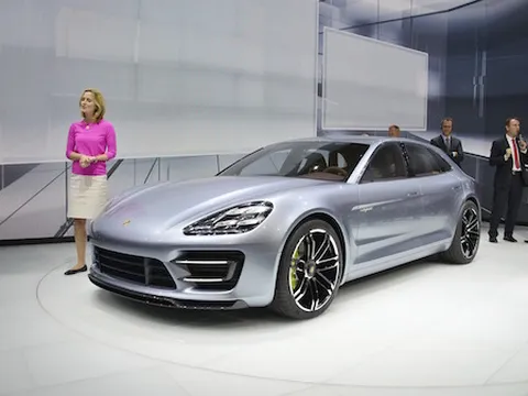 Porsche lùi lịch ra mắt sedan Pajun